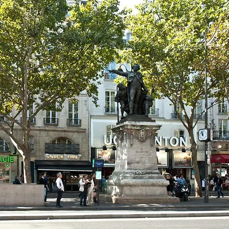 Place Pantheon Paris